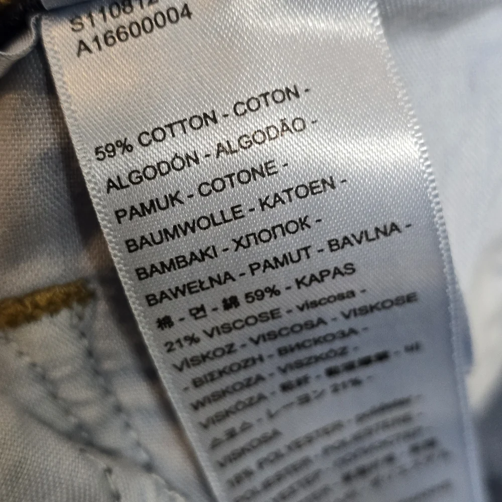 Levis Jeans Womens Size 6 W28 L32 Blue Classic Bootcut Dark Wash Denim MidRise - Picture 5 of 16